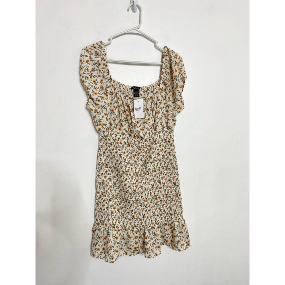 Rue21 Women’s Smocked/Ruched Puff Short Sleeve White & Yellow Floral Dress